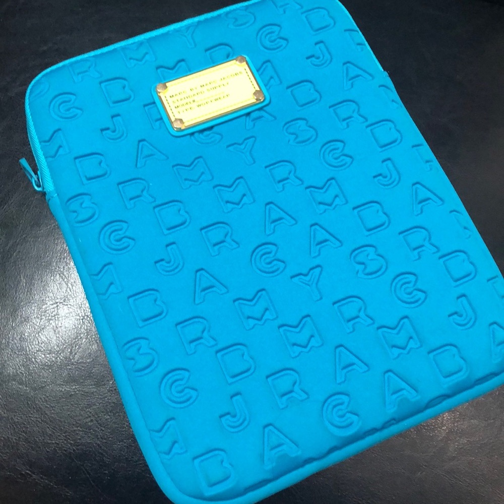 🆕 Marc by Marc Jacobs Accessory Sleeve - Picture 3 of 9